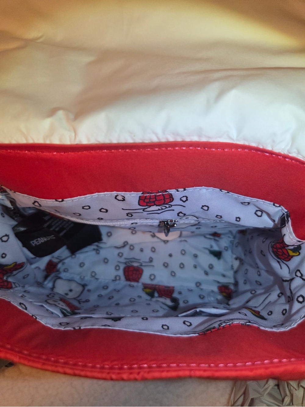 New With Tags Loungefly Peanuts Snoopy Holiday Crossbody Bag – PNTB0017 - Picture 5 of 5